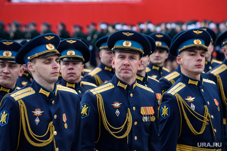 Военный парад в честь Дня Победы на площади 1905 года. Екатеринбург 