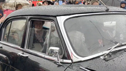 Губернатор Югры в День Победы прокатилась в легендарной черной «Волге»