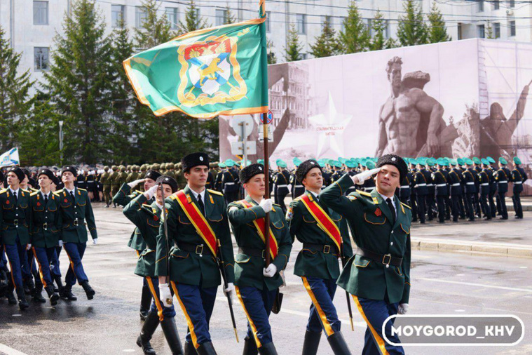 Впервые по площади Хабаровска прошел парадный расчет Уссурийского казачьего войска.