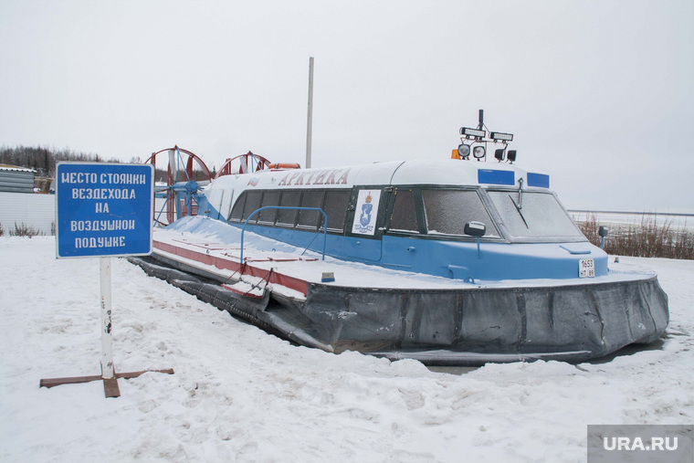 Жители Ямала не могут переправиться через Обь из-за отсутствия транспорта