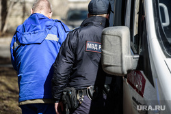 Голая женщина и спасатели. Екатеринбург , полицейский, фельдшер, скорая медицинская помощь