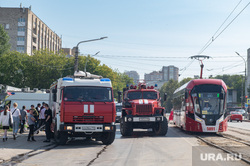 Пожар в торговом павильоне. Пермь, автомобили мчс, пожарные автомобили, место пожара, кожгалантерея