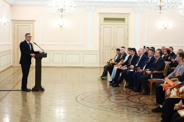 Алексей Текслер наградил областными наградами участников, тренеров и организаторов спартакиады