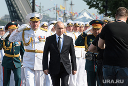 Торжественная церемония празднования Дня ВМФ на Сенатской площади. Санкт-Петербург, офицеры, шойгу сергей, путин владимир, парад, день вмф, военные моряки, евменов николай