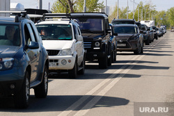 Курганцы выстроились в километровую очередь, чтобы поехать по шоссе Тюнина. Фото, видео