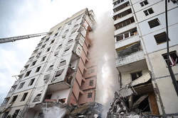Mash: в разрушенном в Белгороде доме после удара ВСУ начался пожар