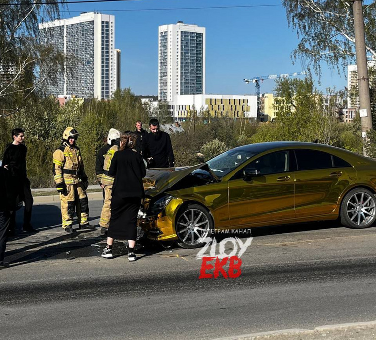 К месту аварии приехали спасатели и медики