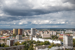 Виды города. Пермь, вид города с высоты, облака над городом, жилой микрорайон
