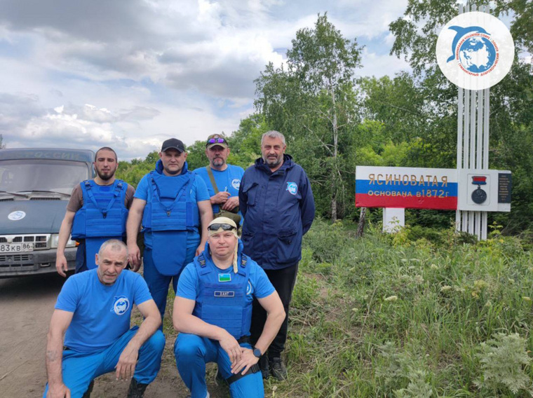 Волонтеры очистили стелу, выровняли контуры и покрасили