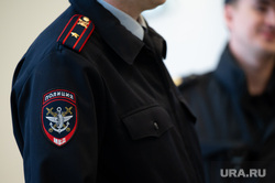 Сотрудники полиции дарят тюльпаны женщинам на 8 марта. Пермь , мвд, полиция