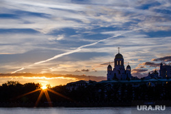 Ural Music Night. Маккерони, главпочтамт, оперный, Свитер, Тревелерс, Октябрьская площадь. Екатеринбург, восход, храм на крови, утро, рассвет, первый луч, православие