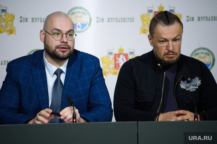 Замминистра культуры Свердловской области Роман Дорохин (слева) заявил, что байк-фестиваль поможет позиционированию региона в туристическом и культурном плане