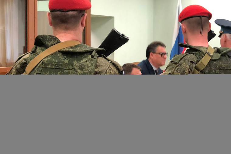 Попова охраняла военная полиция