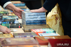 Послание губернатора Дмитрия Махонин от 16.04.2024. Пермь, библиотека, книги, магазин, руки, передача