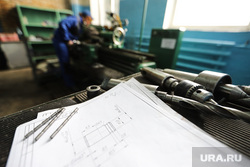 Токарь универсал IV разряда на предприятии «Синтез». Курган