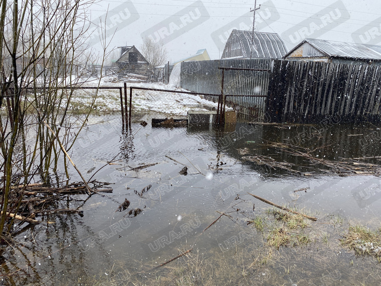 Затопленные частные дома в старой части Нижневартовска
