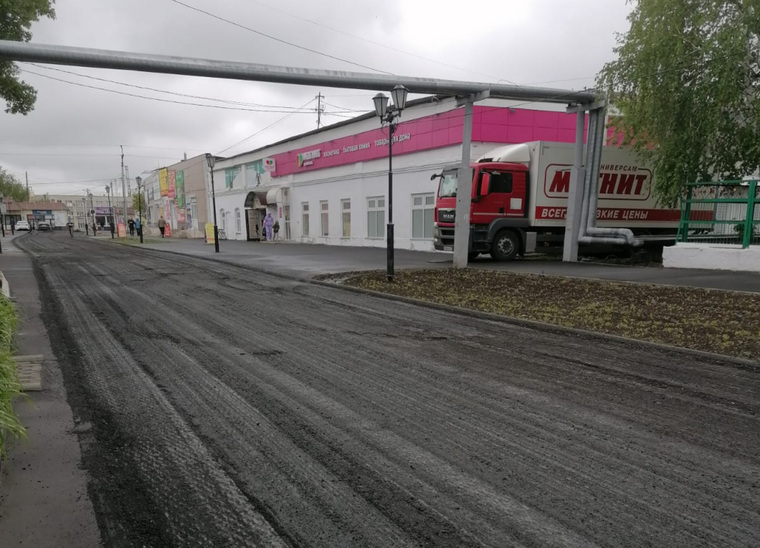 В Шумихе сняли асфальт на новой улице в центре города