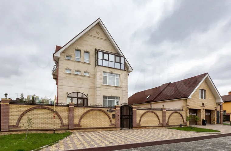 <noindex><a href="https://www.avito.ru/ekaterinburg/doma_dachi_kottedzhi/kottedzh_500_m_na_uchastke_129_sot._3998419783" rel="nofollow" target="_blank">Avito</a></noindex>