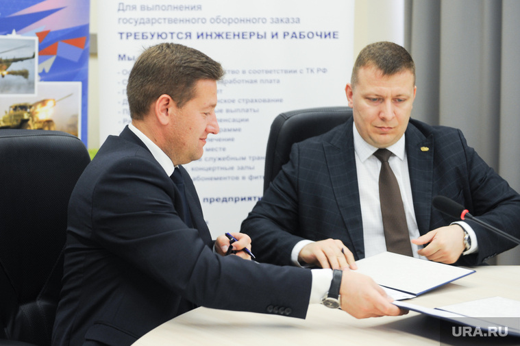 Документ подписали ректор ЮУрГУ Александр Вагнер (слева) и представитель "Сплава" Виктор Калинин