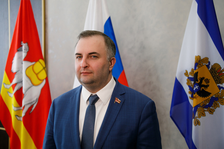 С челябинской стороны соглашение подписал спикер Олег Гербер