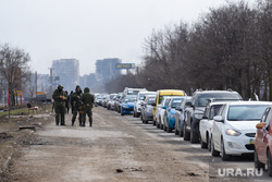 Эвакуация людей из осажденного Мариуполя. Украина, автомобили, колонна, эвакуация, машины, украина, мариуполь, беженцы, гуманитарная катастрофа