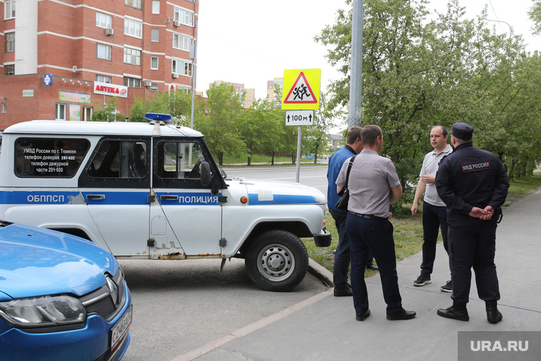 На собрание приехали сотрудники полиции
