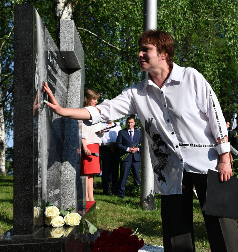 С предложением установить памятник выступила мама погибшего бойца Елена Беляева