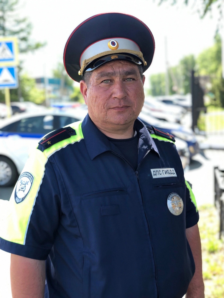 Тимур Низамов, отслуживший в полиции четыре года, с подобной ситуацией столкнулся впервые, в тот момент он не думал о последовательности действий или собственной жизни