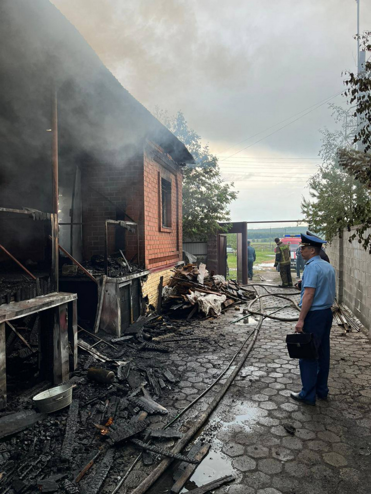 На место пожара приехал прокурор Верхнеуральского района
