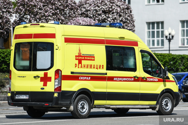 Виды Екатеринбурга, реанимация, машина скорой помощи