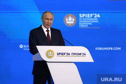 Владимир Путин на Пленарной сессии ПМЭФ 2024. Санкт-Петербург