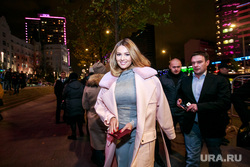 У кинотеатра "Октябрь" во время премьеры фильма Алексея Учителя "Матильда" . Москва, кожевникова мария