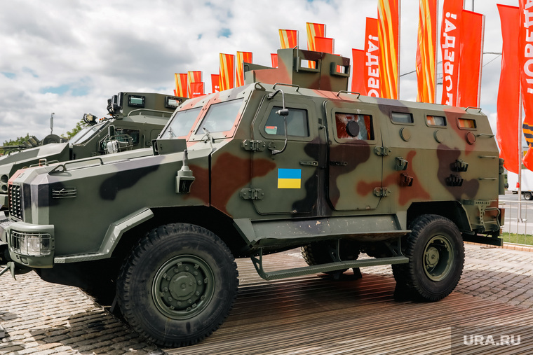 Выставка трофейной военной техники стран НАТО, захваченной вооруженными силами РФ в ходе специальной военной операции. 2 мая 2024. Москва