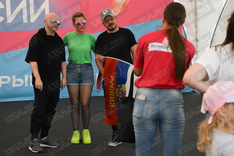 На мероприятие приехала группа Filatov & Karas