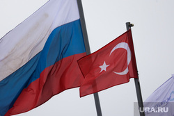 Флаг России и Турции. Москва, российский флаг, флаг турции, флаг, триколор, флаг россии, турецкий флаг