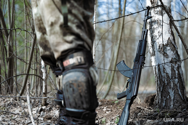 Военно-тактическая подготовка гражданского населения на полигоне. Пермь