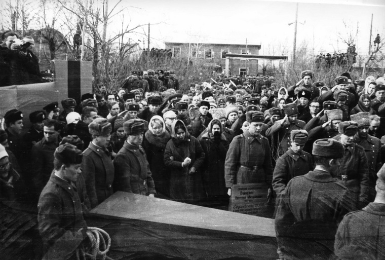Фотограф Артемин снимал похороны советских пограничников, погибших на острове Даманский в 1969 году