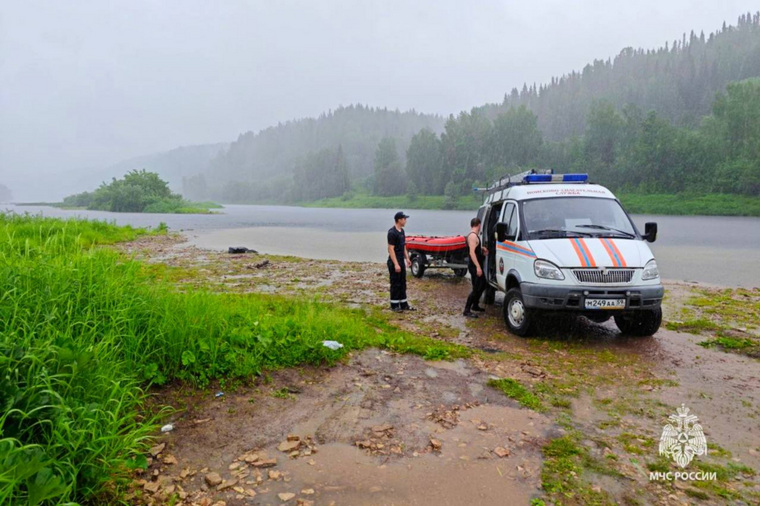 Водолазы искали утонувшего в воде