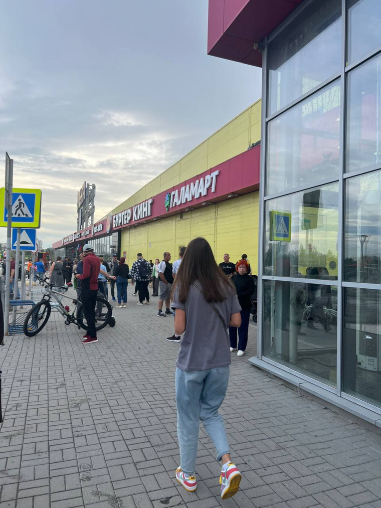 В Тюмени второй день подряд эвакуируют ТЦ «Зеленый берег»