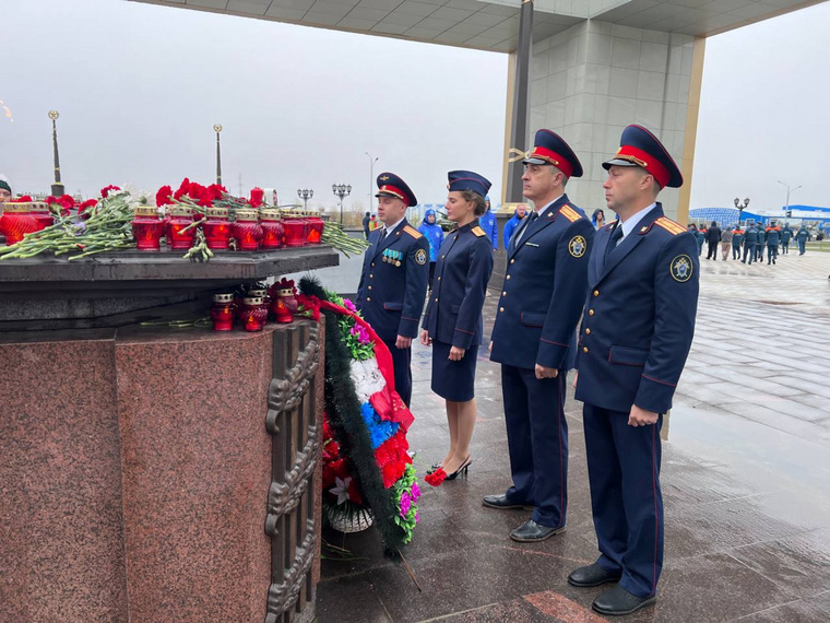 Сотрудники СУ СКР по ЯНАО приняли участие в акции "Свеча памяти" в Салехарде