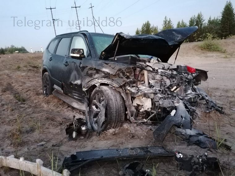 Nissan с несовершеннолетним водителем за рулем попал в ДТП на дороге в ХМАО