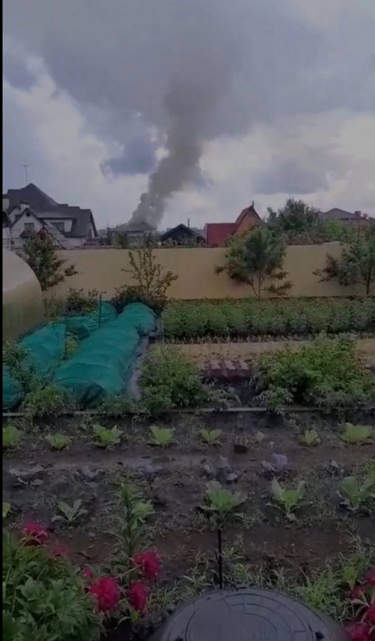 Дым от пожара виден издалека