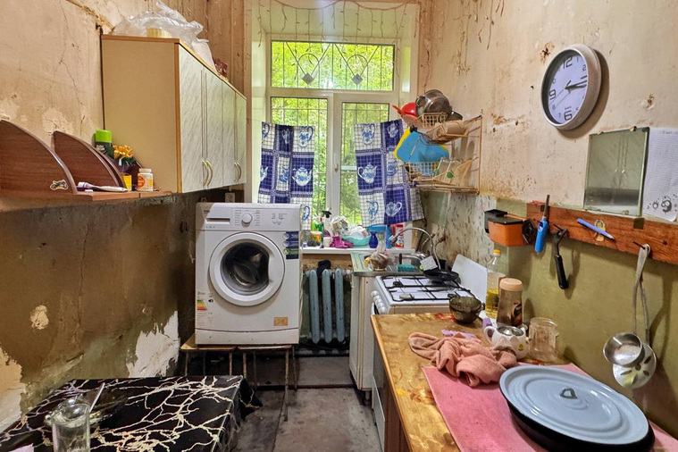 Курганцы экстренно спасали вещи, которые мог затопить шторм