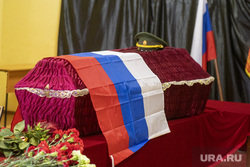 Прощание с погибшим в ЛНР контрактником Арсением Бессоновым. Пермь, траур, прощание, флаг россии, почетный караул, гроб, погибший в СВО, воинские почести, флаг россии в гробу, прощание с погибшим в сво