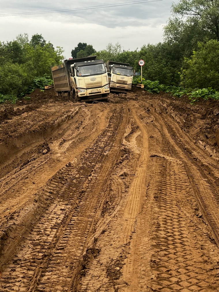 Дороги оказались непроезжими из-за тяжелой техники