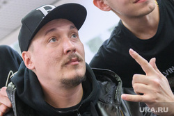 Автограф- и фотосессия Ромы Жигана перед презентацией фильма «BEEF: русский хип-хоп». Екатеринбург, жиган роман