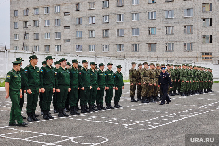 Призывников построили для начала торжественного мероприятия