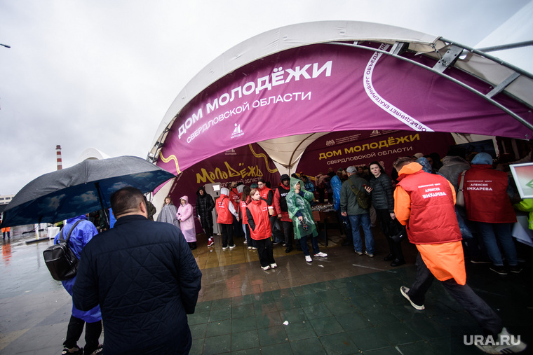 Глава Екатеринбурга в парке Маяковского. Екатеринбург 