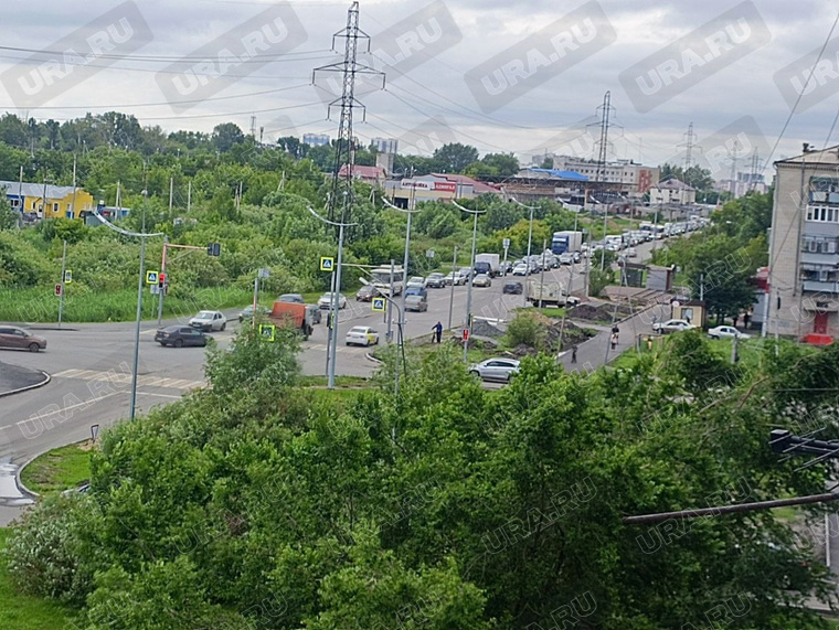 Пробка образовалась на улицах Бурова-Петрова и Чернореченской