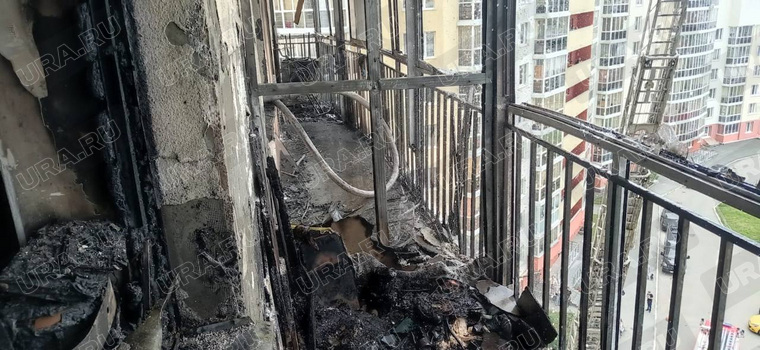 Пожар полностью уничтожил лоджию